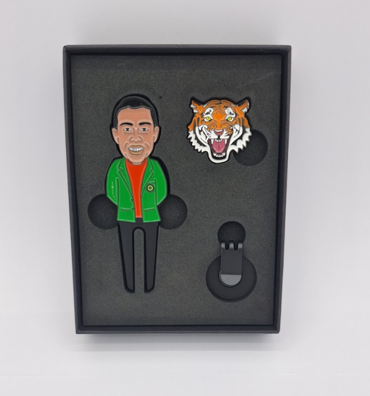 Tiger Woods Divot repair tool and ball marker golf gift